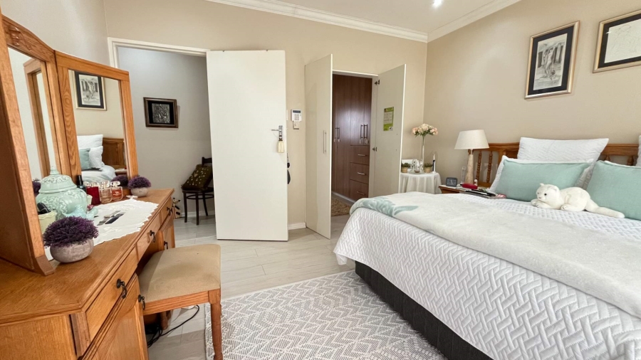 4 Bedroom Property for Sale in Hartenbos Central Western Cape